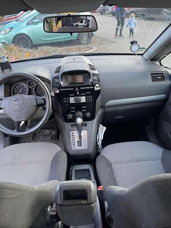 Gebraucht Opel Zafira Edition 120 PS (88 kW) 2011 Van / Kleinbus
