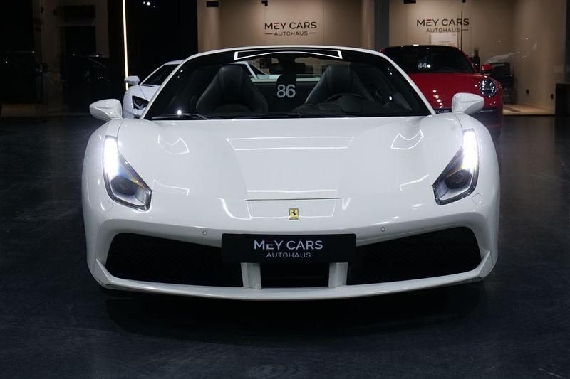 Second-hand Ferrari 488 669 CP (492 kW) 2018 Alb Cabrio