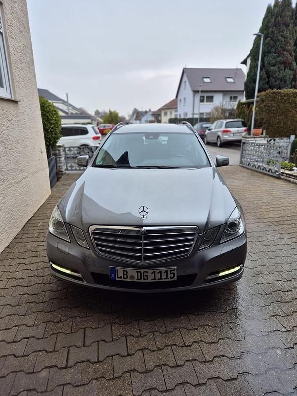 Silber Gebraucht 2010 Mercedes E300 Kombi | 8.999 € (Fairer Preis) - Bild 1/4