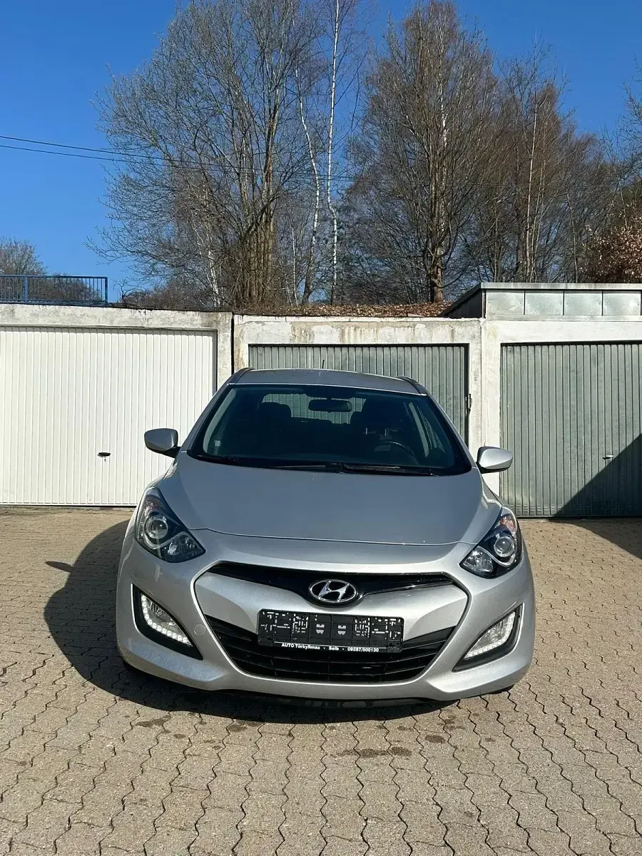 Gebraucht Hyundai i30 99 PS (72 kW) 2015 Grau Kombi