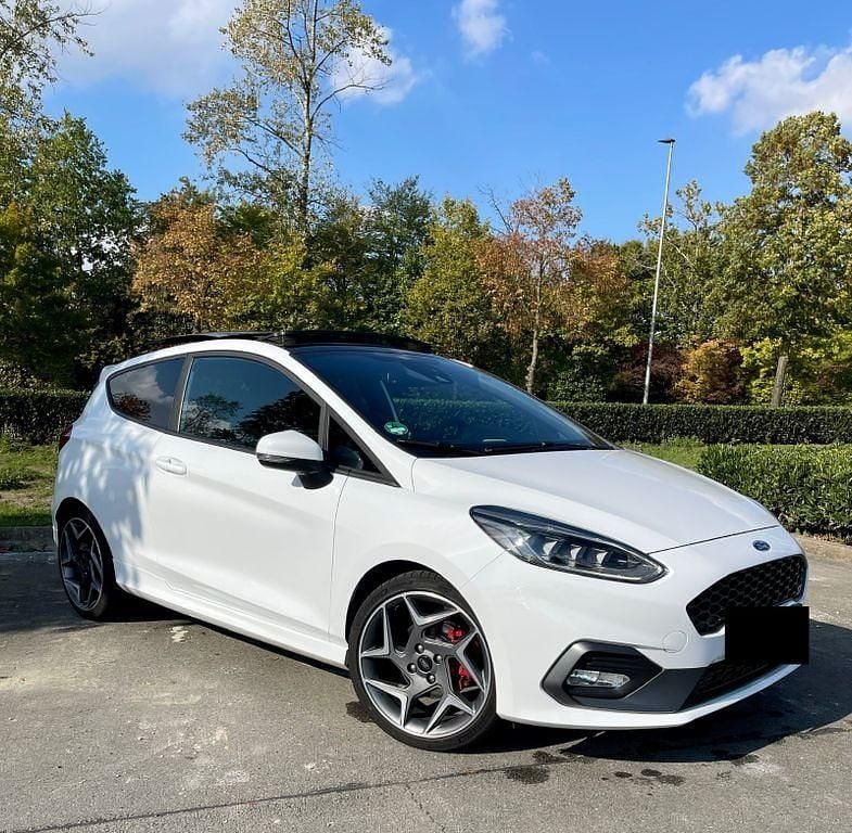 Weiß Gebraucht 2020 Ford Fiesta Performance Edition Kleinwagen | 15.500 € (Guter Preis) - Bild 1/4