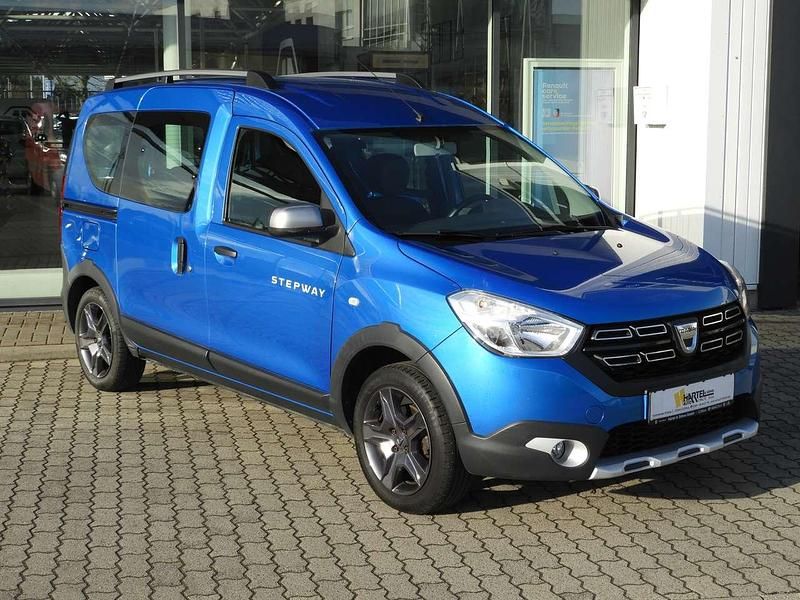 Adriablau Gebraucht 2017 Dacia Dokker Celebration Kombi | 12.650 € (Fairer Preis) - Bild 1/4