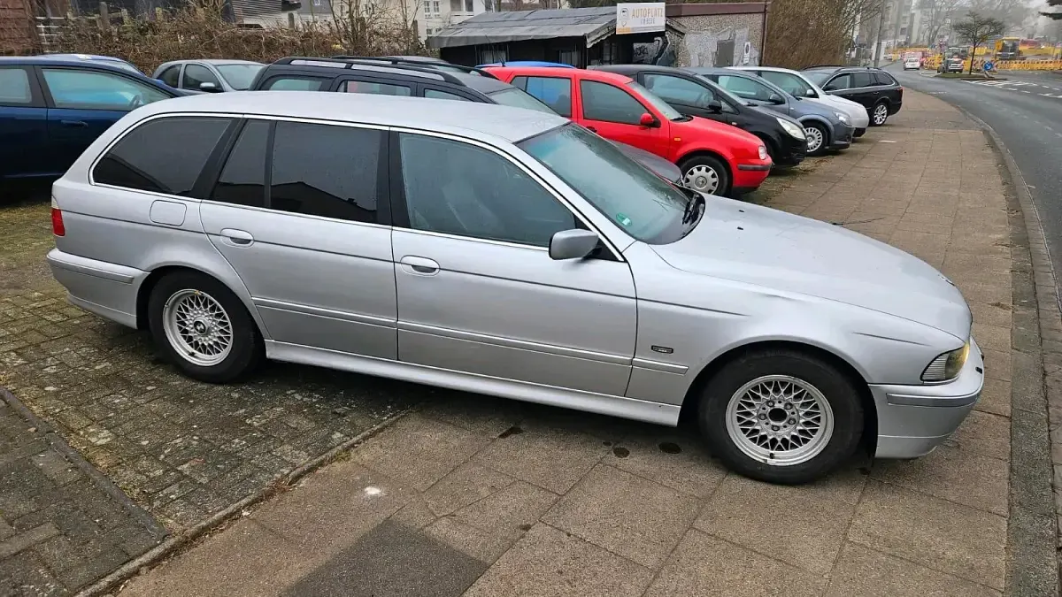 Gebraucht BMW 520 170 PS (125 kW) 2003 Silber Kombi