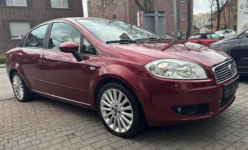 Gebraucht Fiat Linea Dynamic 120 PS (88 kW) 2009 Rot Limousine