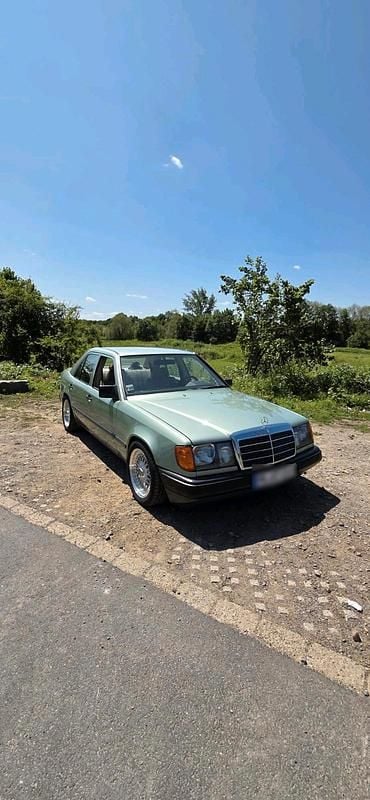 Gebraucht Mercedes E230 136 PS (100 kW) 1987 Limousine