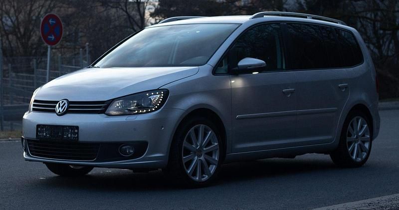 Gebraucht VW Touran Highline 140 PS (102 kW) 2012 Silber Van / Kleinbus