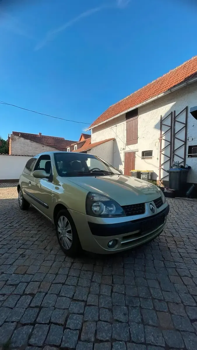 Gebraucht Renault Clio II 75 PS (55 kW) 2003 Grün Kleinwagen