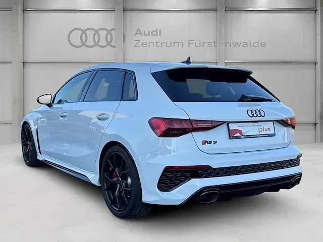 Gebraucht Audi RS3 Sportback Ambiente 400 PS (294 kW) 2024 Gletscherweiß metallic Kleinwagen