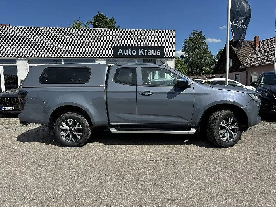 Gebraucht Isuzu D-Max 163 PS (119 kW) 2024 Islay gray SUV