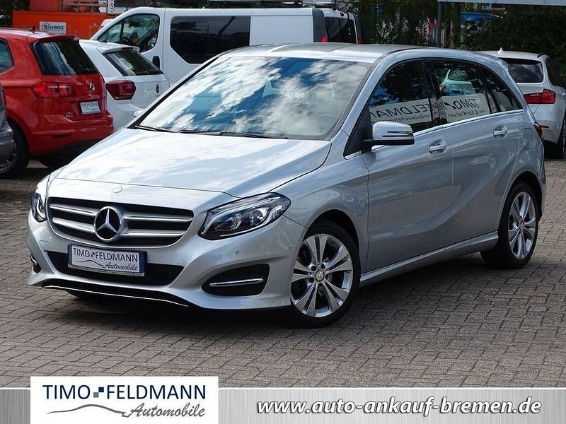 Silber Gebraucht 2015 Mercedes B180 Urban Van / Kleinbus | 16.950 € (Fairer Preis) - Bild 1/4