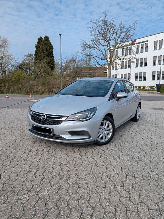 Gebraucht Opel Astra Edition 110 PS (80 kW) 2017 Silber Limousine