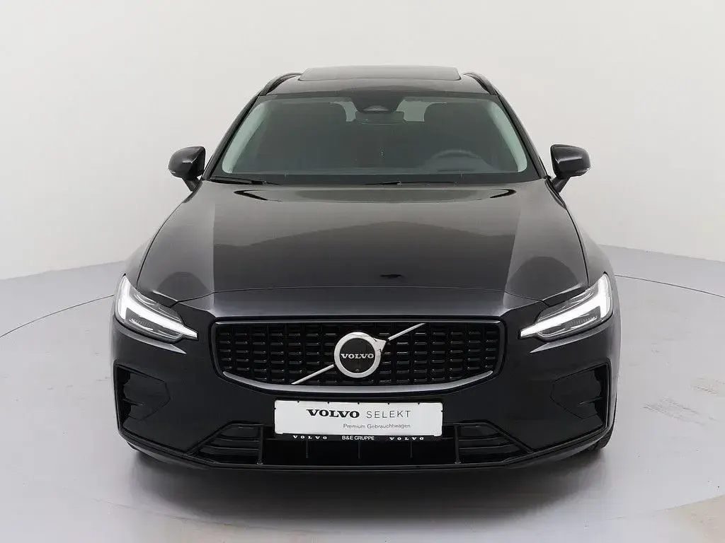 Gebraucht Volvo V60 Plus 197 PS (144 kW) 2025 Schwarz Kombi