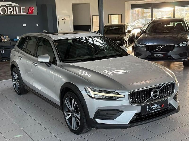 Gebraucht Volvo V60 CC Basis 190 PS (139 kW) 2019 Silber Kombi
