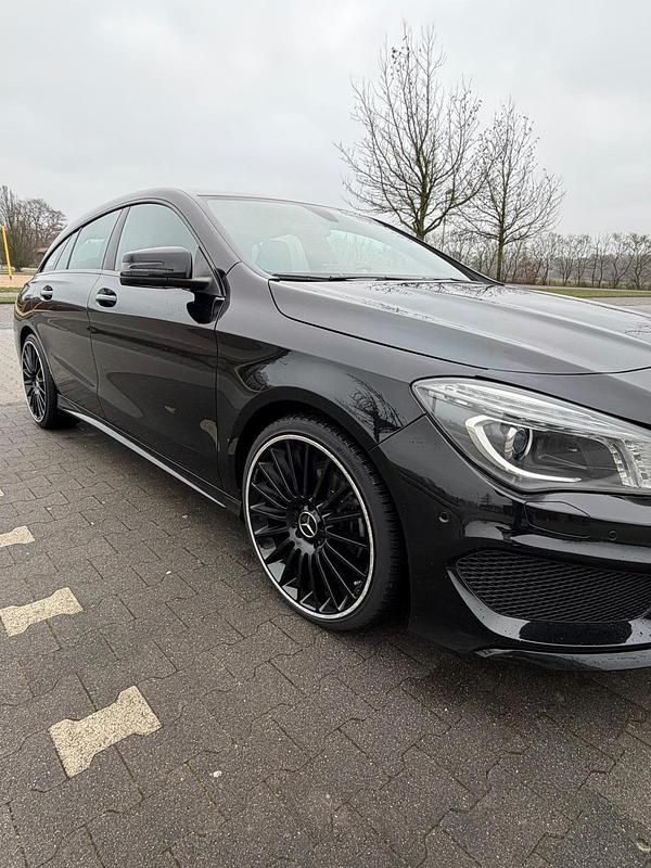 Gebraucht Mercedes CLA200 Shooting Brake AMG line 156 PS (114 kW) 2016 Schwarz Kombi