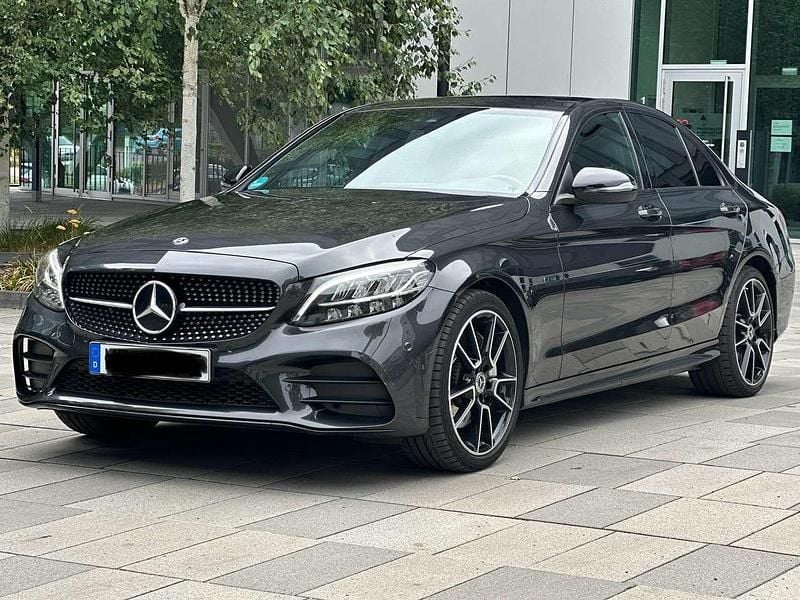 Gebraucht 2019 Mercedes C300e AMG line Limousine | 28.500 € (Teuer) - Bild 1/4