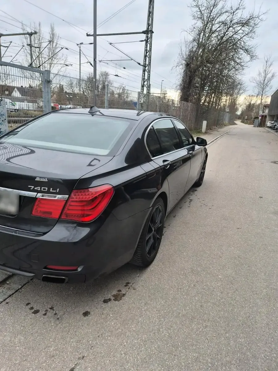Gebraucht BMW 740L 320 PS (235 kW) 2012 Schwarz Limousine