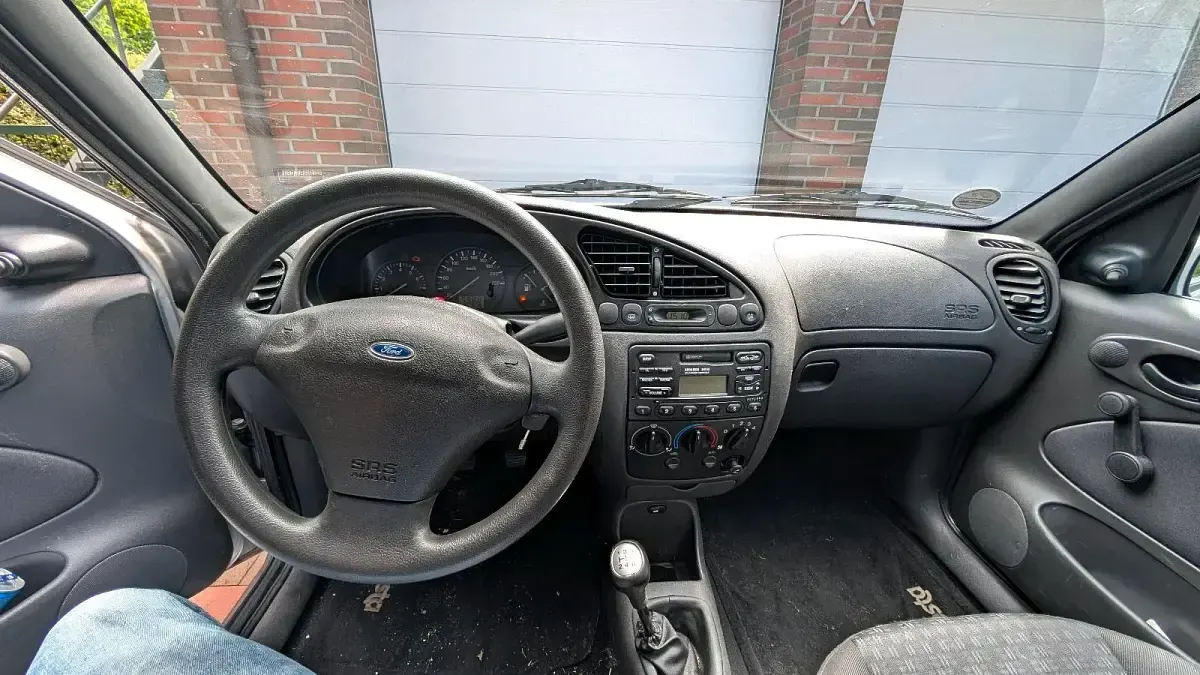 Gebraucht Ford Fiesta 60 PS (44 kW) 2001 Silber Kleinwagen