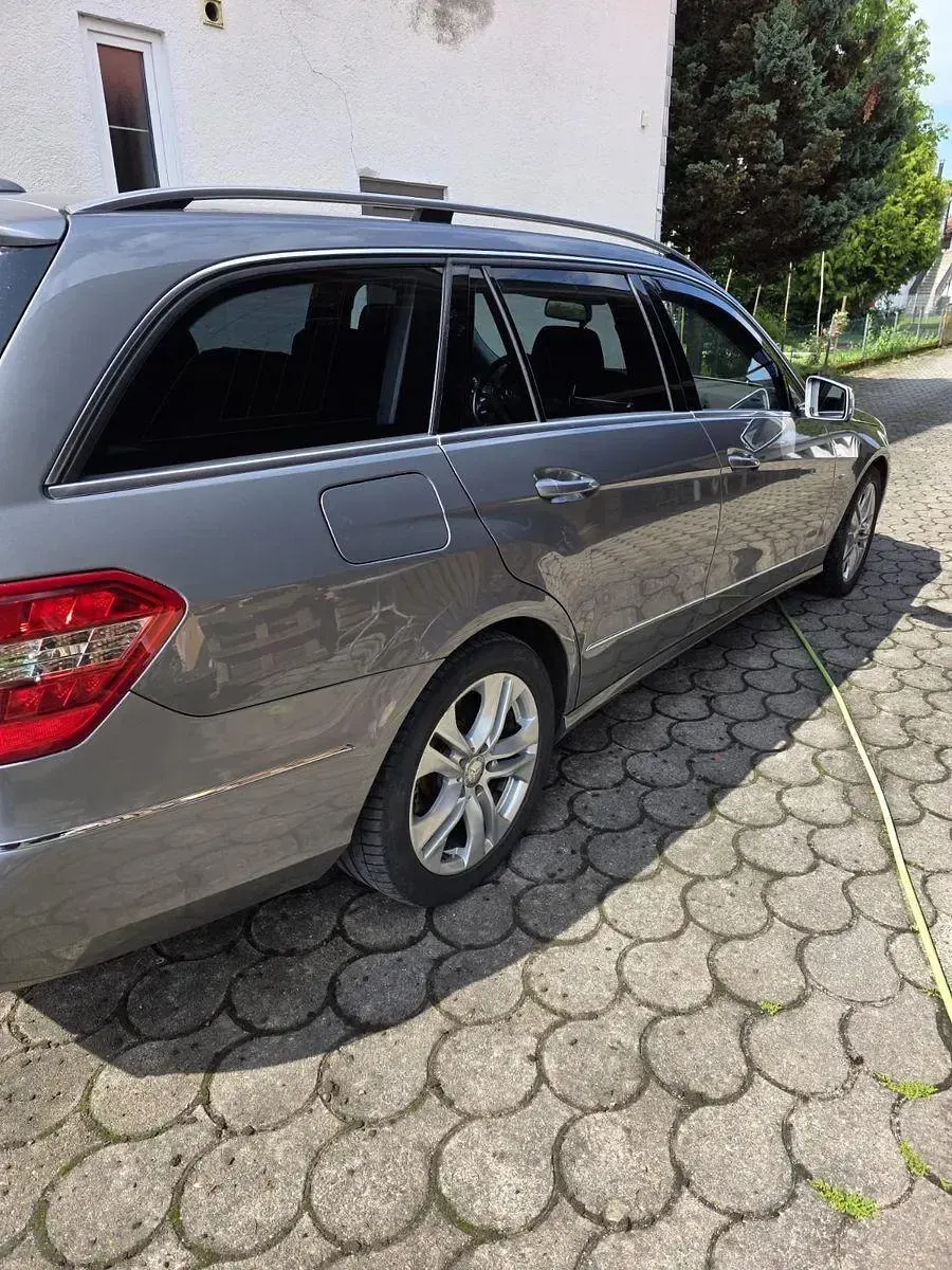 Gebraucht Mercedes E250 Avantgarde 204 PS (150 kW) 2012 Grau Kombi