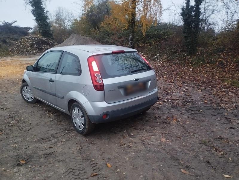 Gebraucht Ford Fiesta 68 PS (50 kW) 2006 Silber Kleinwagen