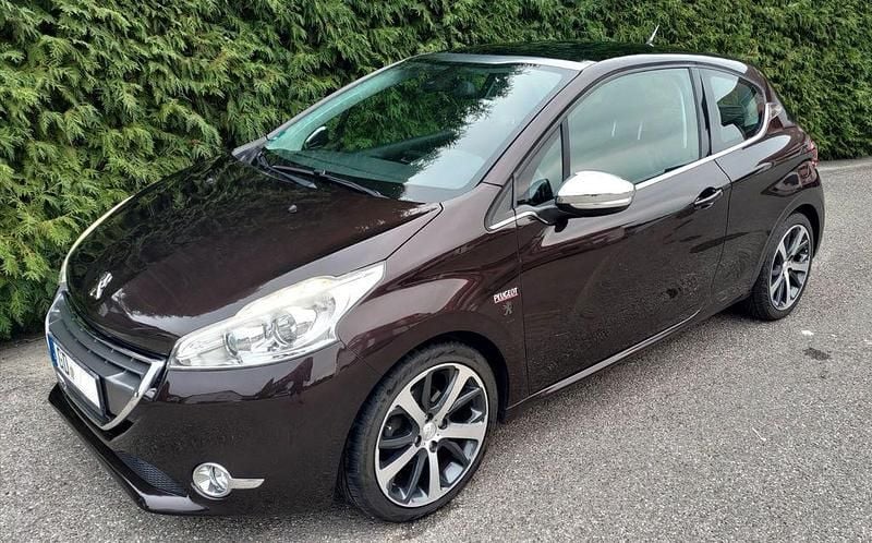 Braun Gebraucht 2013 Peugeot 208 Allure Kleinwagen | 6.250 € (Etwas zu teuer) - Bild 1/4