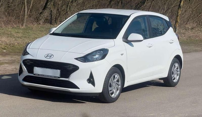 Gebraucht Hyundai i10 Select 63 PS (46 kW) 2024 Atlas white Kleinwagen