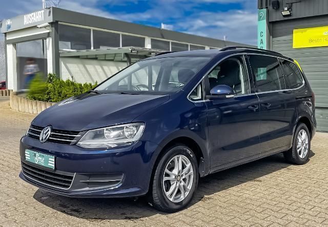 Blau Gebraucht 2016 VW Sharan Comfortline Van / Kleinbus | 22.970 € (Fairer Preis) - Bild 1/4