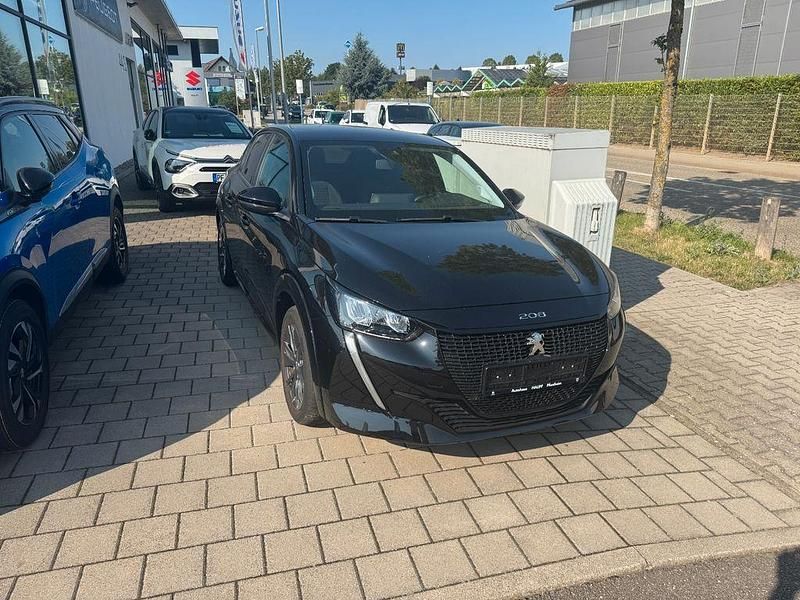 Schwarz Gebraucht 2022 Peugeot e-208 Active Kleinwagen | 15.400 € (Guter Preis) - Bild 1/4