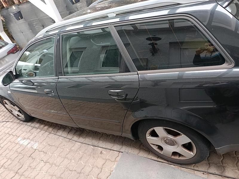 Gebraucht Audi A4 130 PS (95 kW) 2002 Schwarz Kombi
