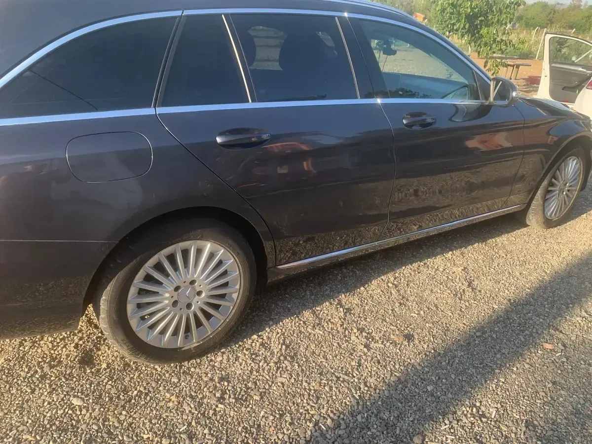 Gebraucht Mercedes C200 184 PS (135 kW) 2015 Andere farben Kombi