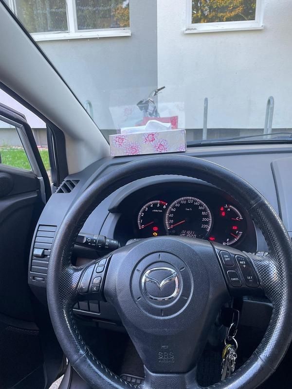 Gebraucht Mazda 5 143 PS (105 kW) 2010 Silber Van / Kleinbus