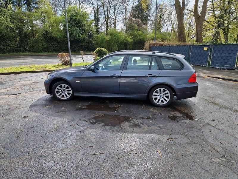 Gebraucht BMW 318 Basis 143 PS (105 kW) 2007 Grau Kombi