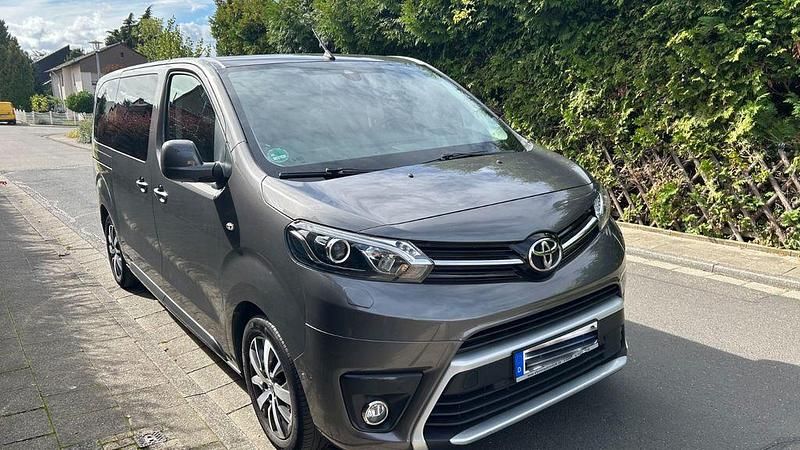 Grau Gebraucht 2019 Toyota Proace Executive Van | 29.500 € (Guter Preis) - Bild 1/4
