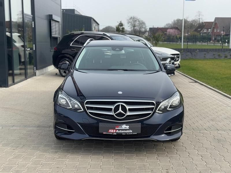 Gebraucht Mercedes E250 204 PS (150 kW) 2016 Blau Kombi