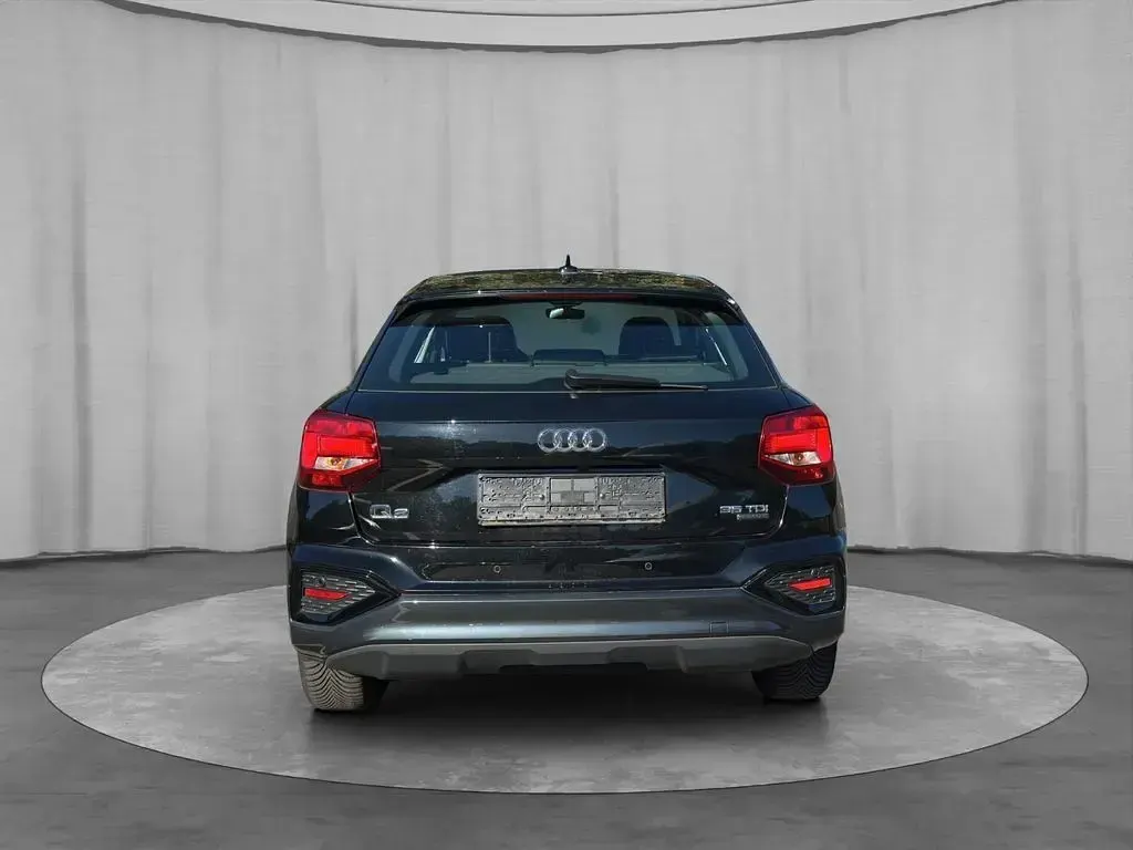 Gebraucht Audi Q2 Sport 150 PS (110 kW) 2022 Mythosschwarz metallic SUV