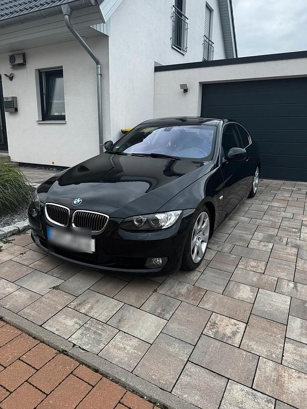 Schwarz Gebraucht 2009 BMW 330 Coupé | 12.500 € (Fairer Preis) - Bild 1/4