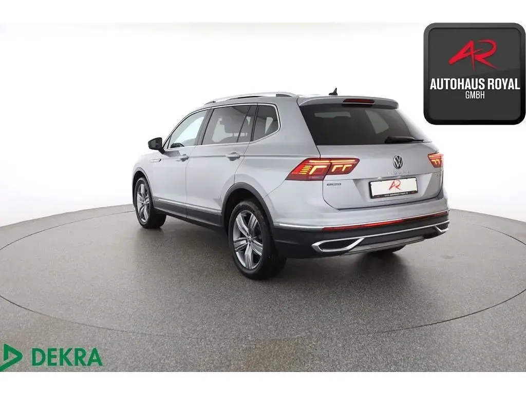 Gebraucht VW Tiguan Allspace Elegance 150 PS (110 kW) 2023 Silber (metallic) SUV
