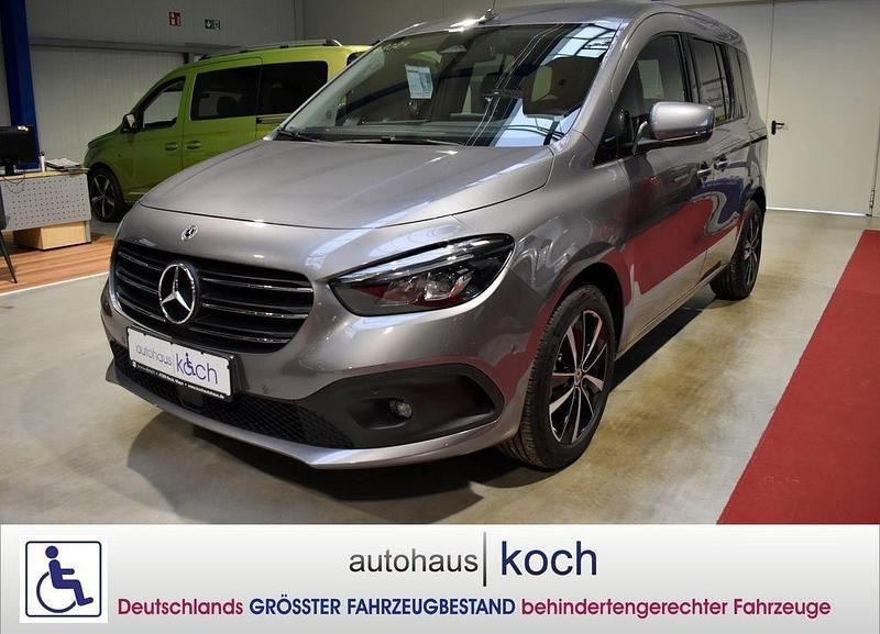 Grau Gebraucht 2024 Mercedes T180 Van / Kleinbus | 56.980 € - Bild 1/4