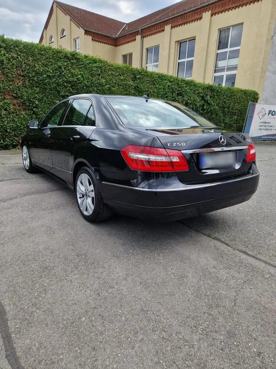 Gebraucht Mercedes E250 204 PS (150 kW) 2010 Schwarz Limousine