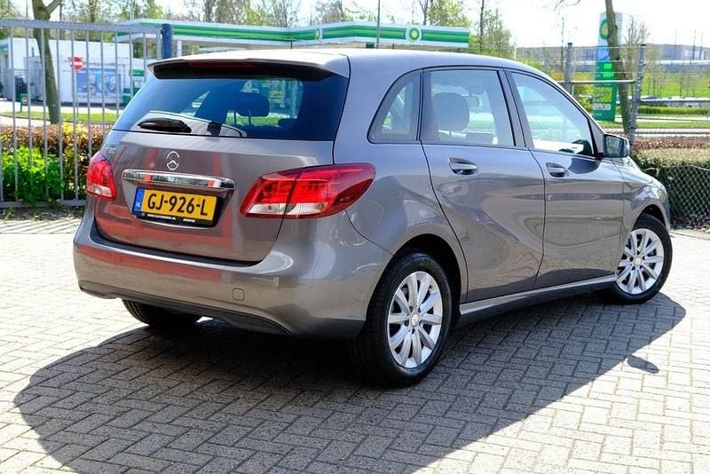 Gebraucht Mercedes B180 122 PS (89 kW) 2015 Grau Van / Kleinbus