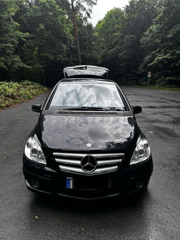 Schwarz Gebraucht 2010 Mercedes B180 Van / Kleinbus | 5.600 € (Etwas zu teuer) - Bild 1/4