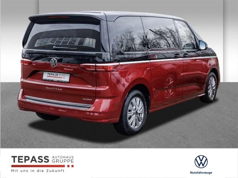 Gebraucht VW Multivan Style 150 PS (110 kW) 2021 Schwar/rot Van