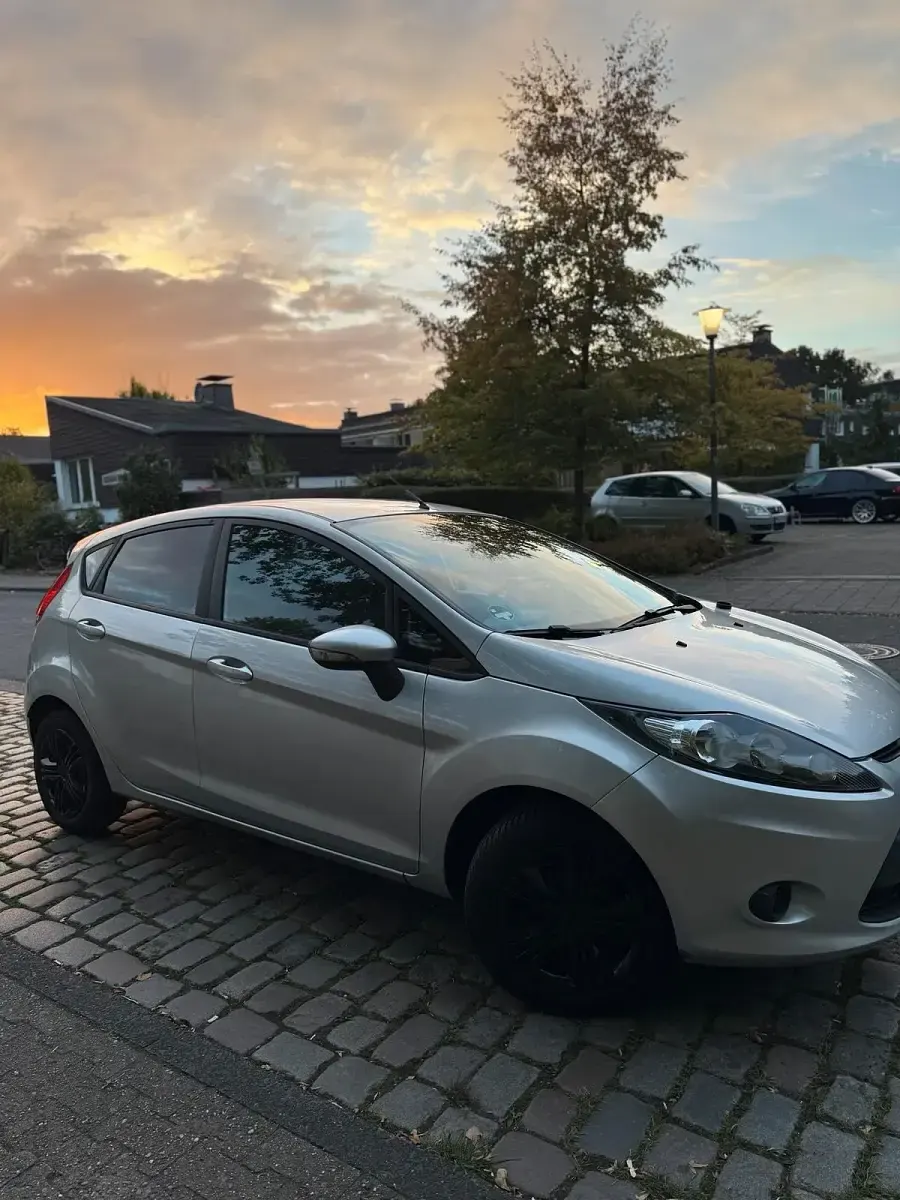 Gebraucht Ford Fiesta 82 PS (60 kW) 2009 Grau Kleinwagen