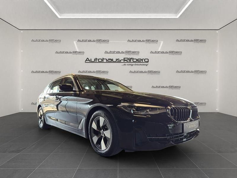 Gebraucht BMW 520 Performance 190 PS (139 kW) 2023 Schwarz Kombi