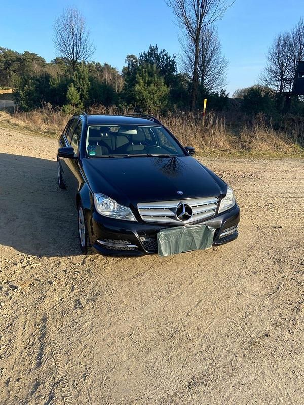 Gebraucht Mercedes C180 156 PS (114 kW) 2013 Schwarz Kombi