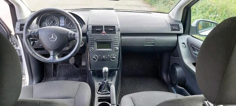 Gebraucht Mercedes A180 110 PS (80 kW) 2011 Silber Kleinwagen