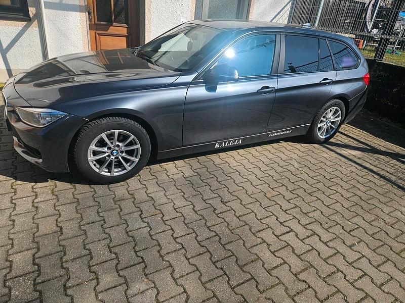 Gebraucht BMW 318 150 PS (110 kW) 2012 Grau Kombi