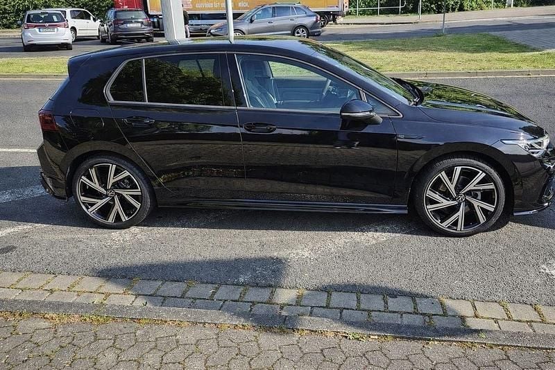 Gebraucht VW Golf VIII R-line 131 PS (96 kW) 2023 Schwarz Limousine