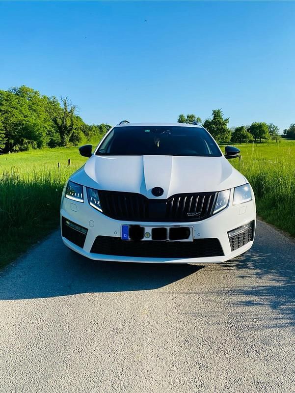 Weiß Gebraucht 2018 Skoda Octavia RS Kombi | 13.990 € (Fairer Preis) - Bild 1/4