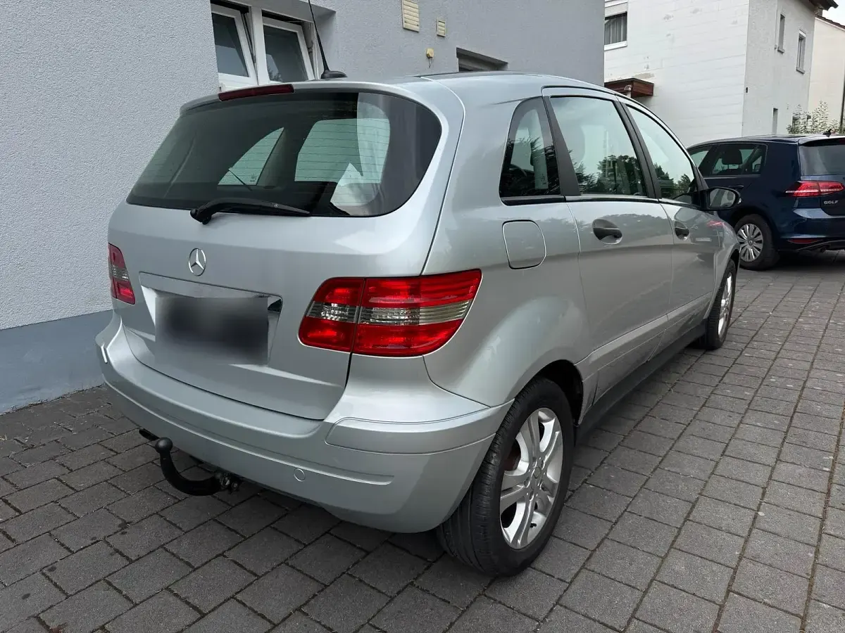 Gebraucht Mercedes B150 95 PS (69 kW) 2006 Silber Van / Kleinbus