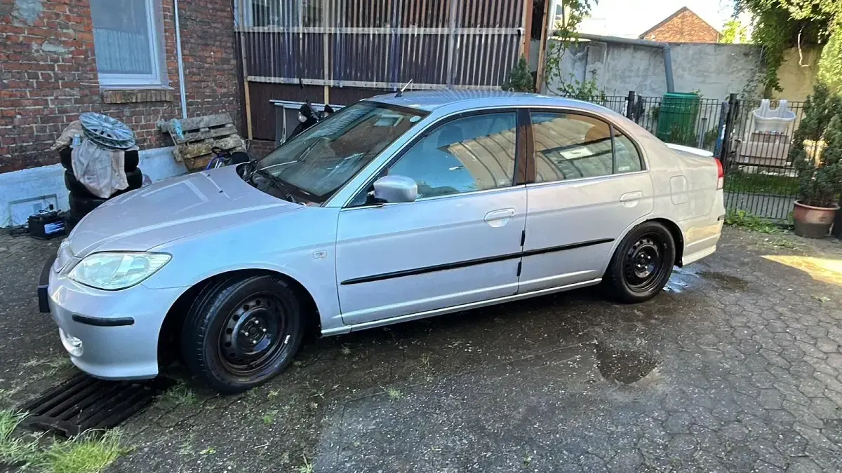 Gebraucht Honda Civic 90 PS (66 kW) 2004 Silber Limousine